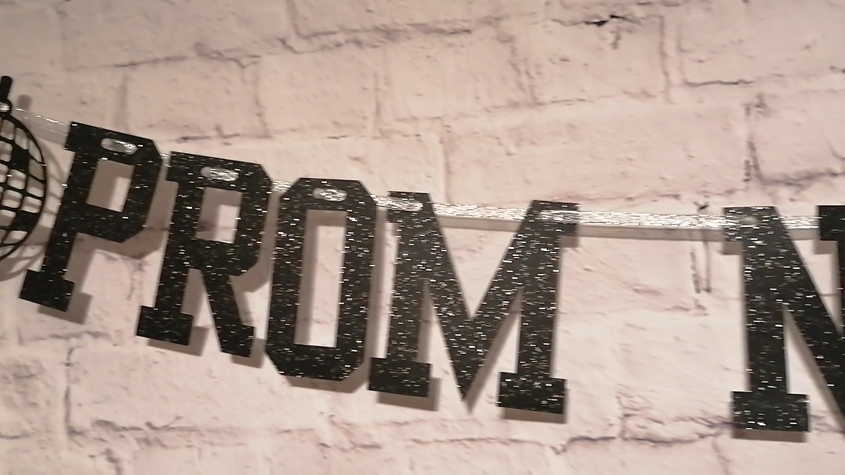 Pink Glitter Prom 2025 Banner – Graduation Party Decor, Class Of 2025, Congrats Sign