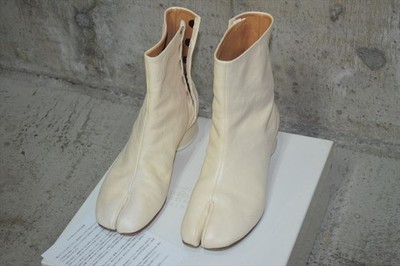 Used 2022 Maison Margiela Leather Tabi Boots Size 37.5 Ivory
