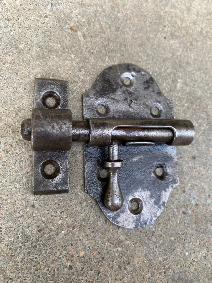 Ancien  verrou en fer forgé pour porte, serrure ferrure heurtoir penture - Photo 2/3