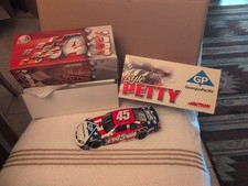2004 New Kyle Petty ,45gp/Brawny ,Dodge 1/24 NASCAR In Box.By Action