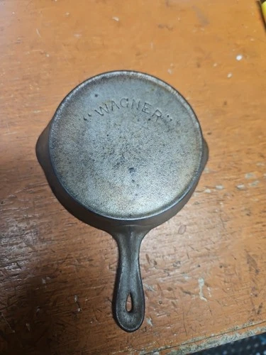 "WAGNER" ARC Logo #0 Toy Salesman Sample Miniature Cast Iron Skillet 1900-1910
