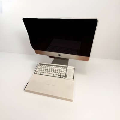Apple iMac 21.5 Zoll i5 8GB RAM HD Desktop + Original Apple Maus & Tastatur