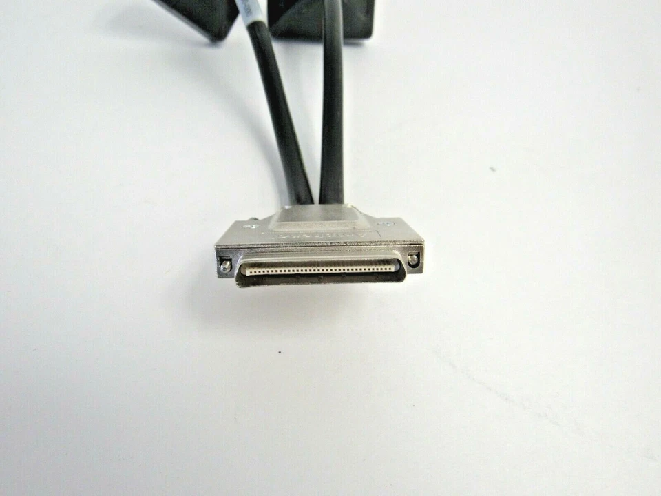 Cable divisor NVIDIA Amphenol VHDCI a 4x DVI-D 030-0230-000 28-3 Foto 2 de 4