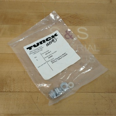 Turck QM-08-T Quick Mount For 8mm Sensor, Teflon Coated - NEW