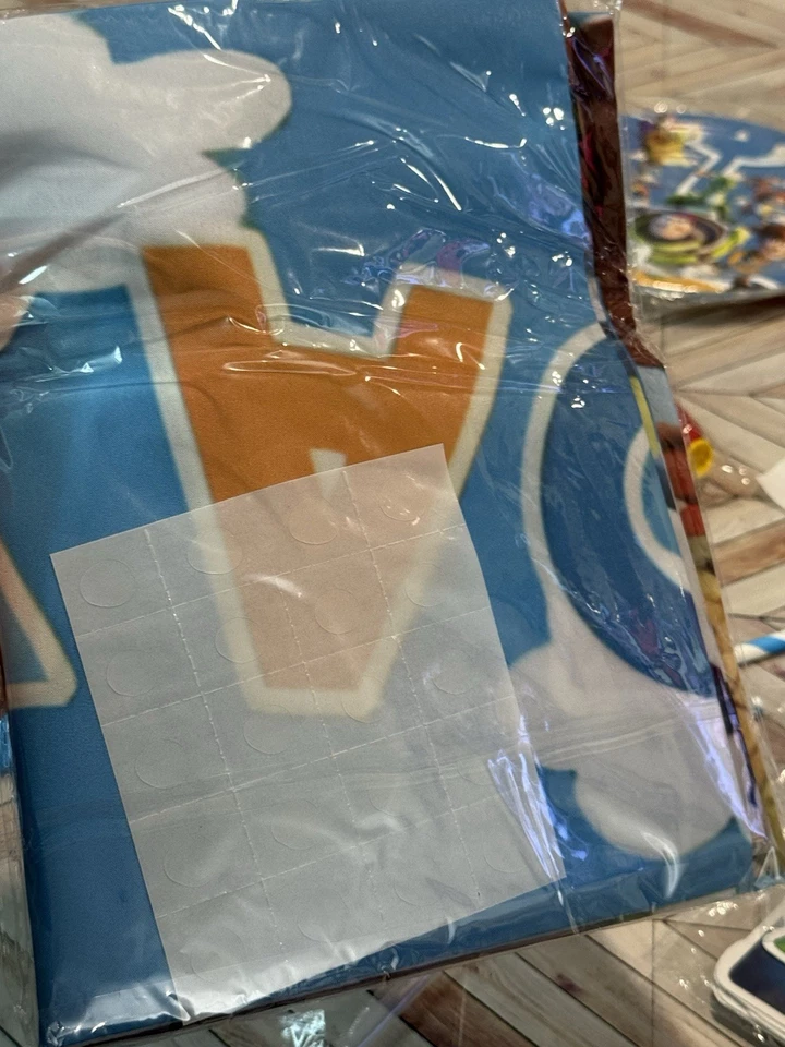 Juego de decoraciones de fiesta de cumpleaños Toy Story Toy Story para niños Foto 4 de 4