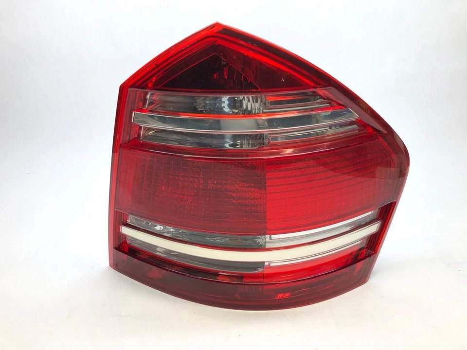 Conjunto de luces traseras de pasajero Mercedes-Benz GL450 GL320 X164 2007-2009 fabricante de equipos originales Foto 3 de 4