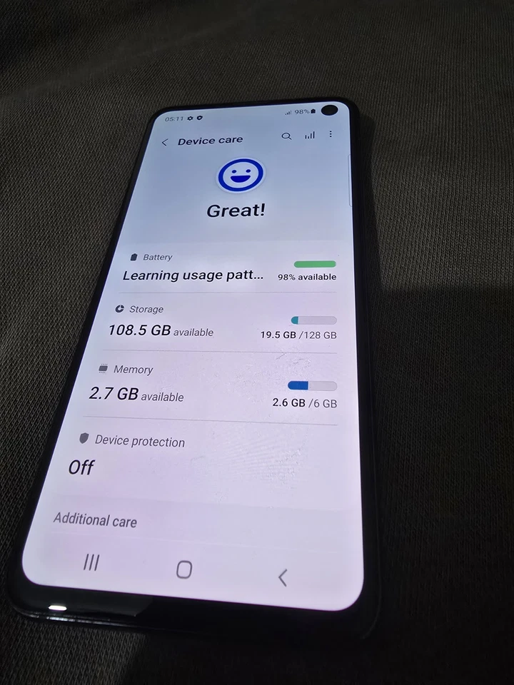 Samsung Galaxy S10e · 128GB, photo 3 of 5