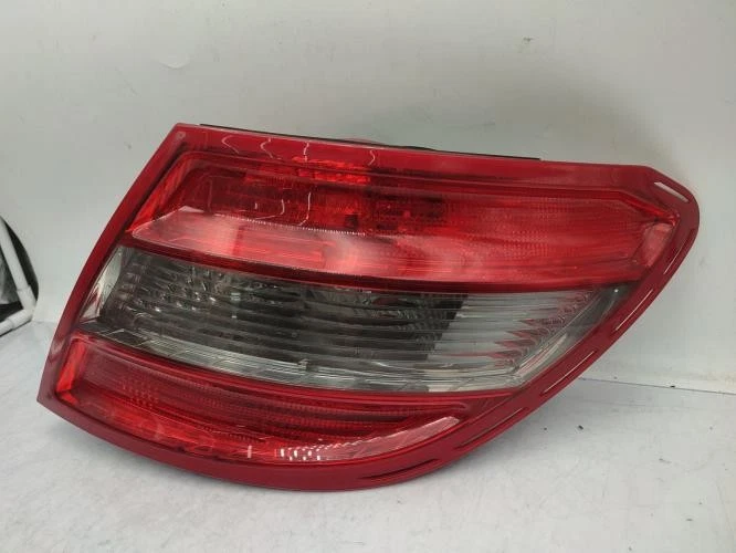Feu arriere principal droit (feux) MERCEDES CLASSE C 204 PHASE 1 A2048203064 - Photo 2/4