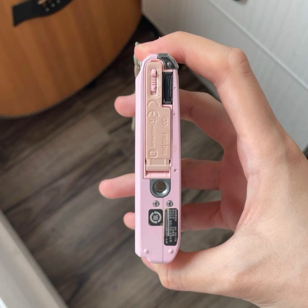 Sony Cyber Shot DSC-T70 Digital Camera 8.1MP 3x Optical Zoom Built