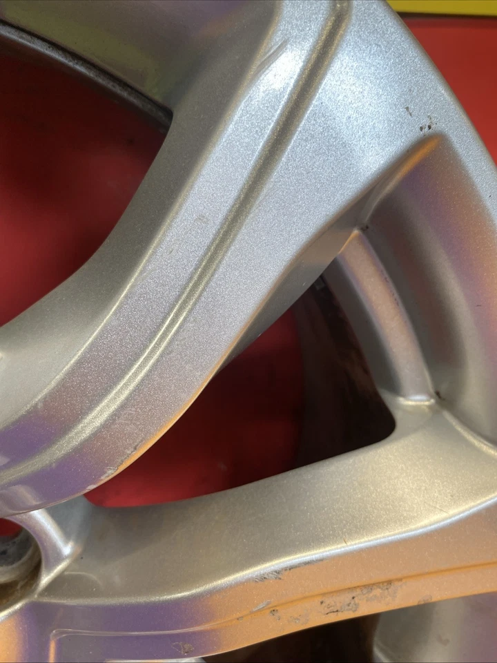 Range Rover Evoque 2016 llanta OEM 18x8 5 radios Foto 4 de 4