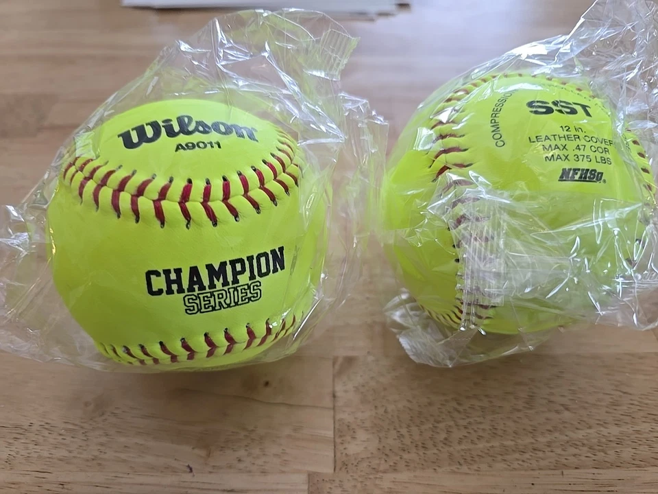 "Lote de 2 nuevos SOFTBOL Wilson Champion Series SST 12"" NFHS A9011 en plástico" Foto 2 de 4