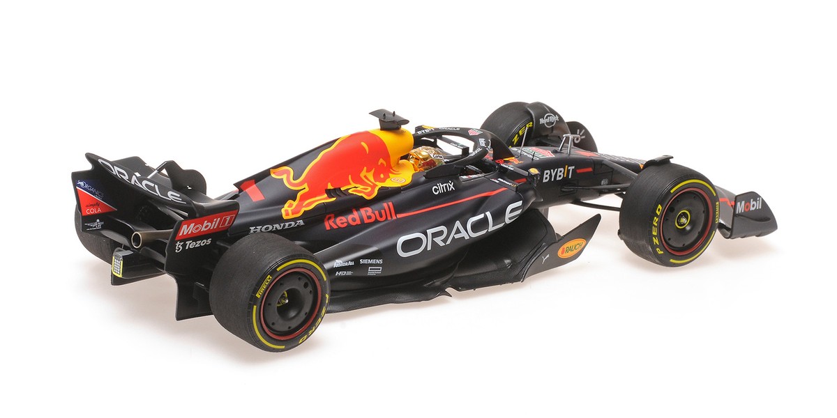 MINICHAMPS 1:18レッドブル　F1 Red Bull Racing Red Bull F1 RB18 Max Verstappen Japan 2022 World Champion 1