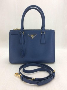 prada box purse
