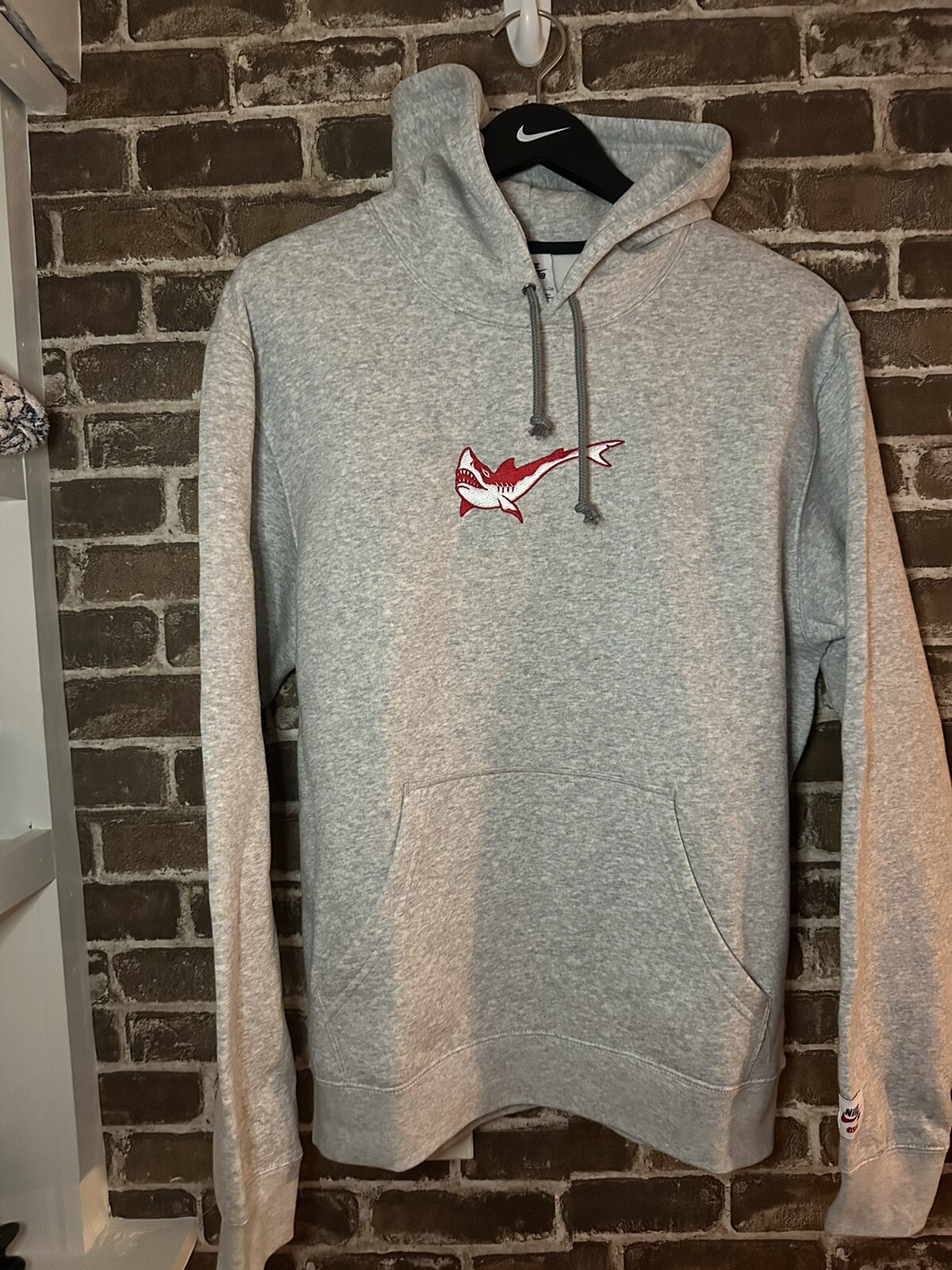 Nike SB Oski Great White Shark Hoodie Size Small Brand New