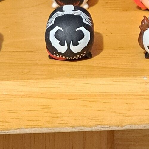 Tsum Tsum Marvel Venom Figure Regular Size - Picture 1 of 2