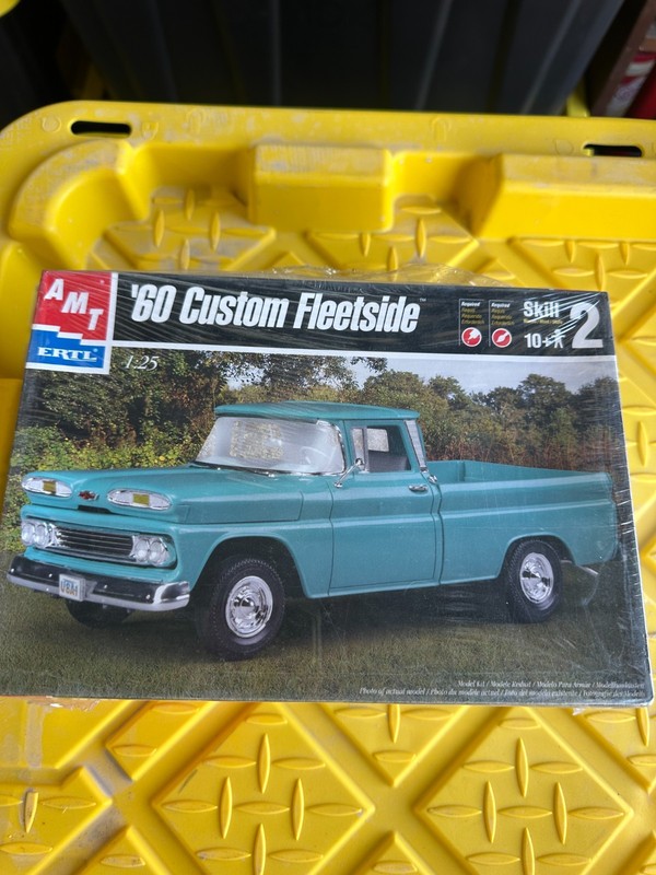 amt ertl  1960 chevy custom fleetside 1/25th