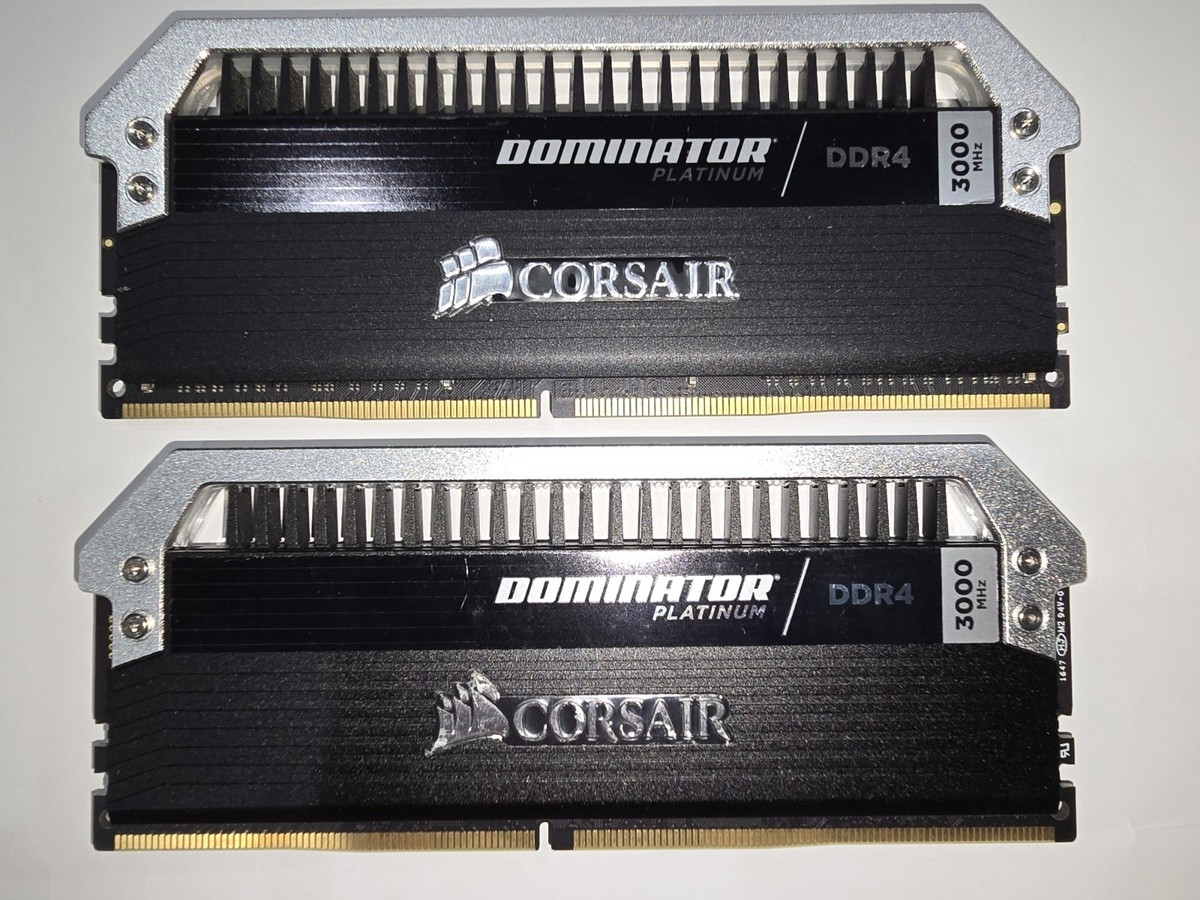CORSAIR Dominator PLATINUM 32GB (2x16GB) 3000 MHz (CL15
