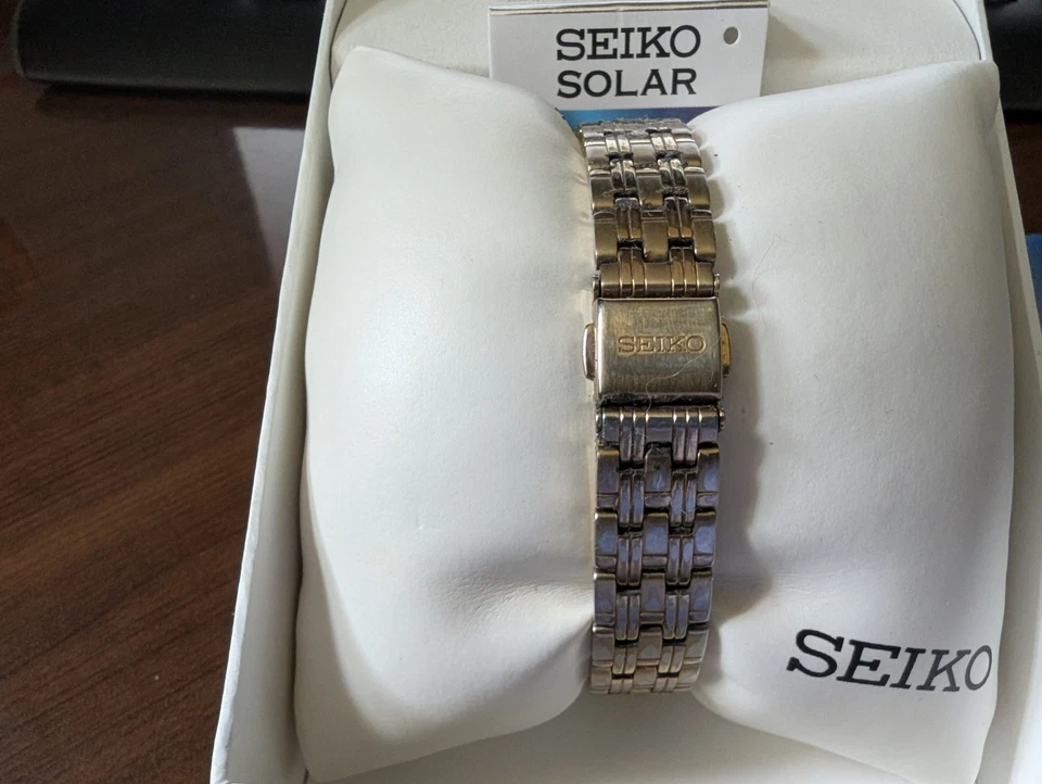 Seiko Ladies Gold Tone Solar Watch Stainless Steel Back V137-0BL0 Water Resist - Image 4 of 4