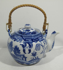 VTG Japanese Blue Willow Pattern Tea Pot Bamboo Handle