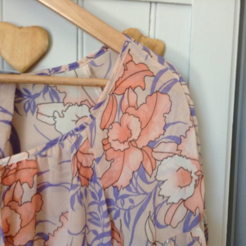Lovely Ladies WALLIS FLORAL Top size 14-16 - Picture 2 of 13