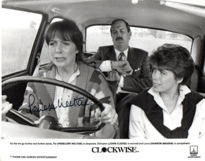 Penelope Wilton Autogramm - im Uhrzeigersinn - signed 10x8 Foto