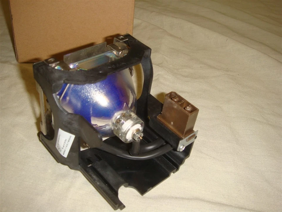 ELECTRIFIED LAMPS HITACHI DT-00202 DT00202 E-SERIES REPLACEMENT LAMP - Image 2 of 4