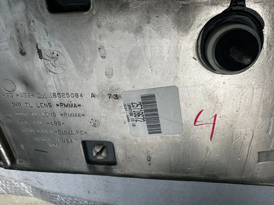 2000-2005 Buick LeSabre (Limited or Custom) Complete Trunk Light Assembly - Image 3 of 4