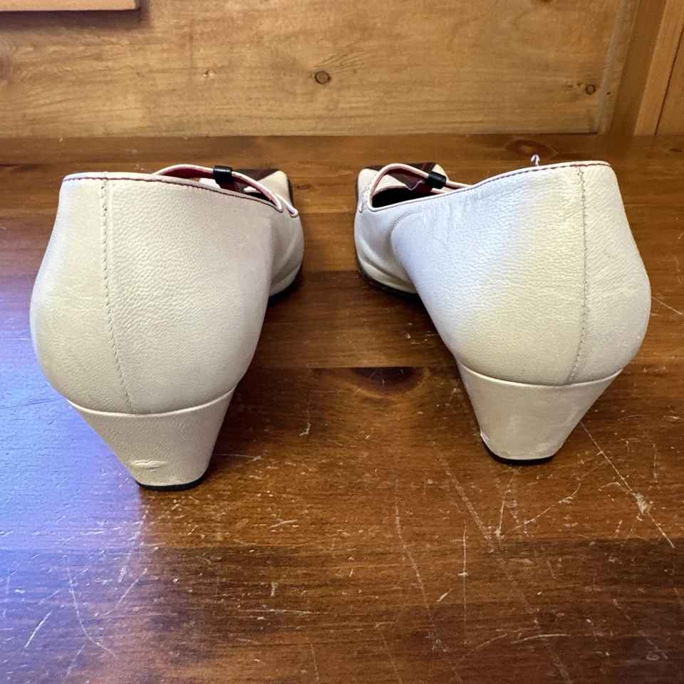 VTG MIU MIU TWO TONE SQUARE TOE MARY JANES 37.5 RED Button KITTEN HEEL Classic - Image 4 of 4