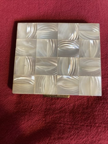 Vintage 1950’s Compact Mother of Pearl Gold Tone Metal Case, Mirror Puff Screen - Picture 2 of 13