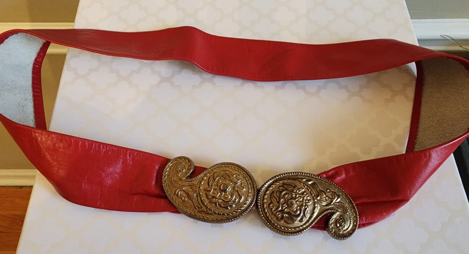 Red Women's Vintage Leather Belt M-L Sized Waist Paisley Hook Buckle 1980s Waist - Image 2 of 4