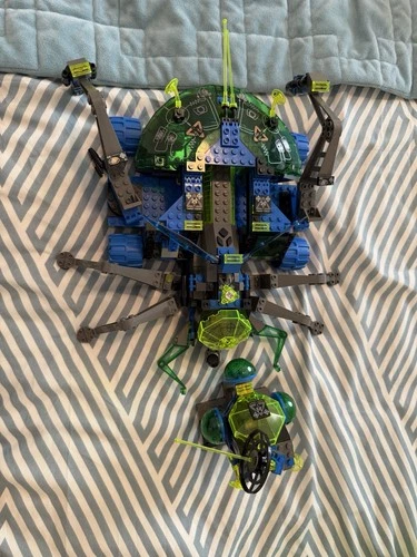 LEGO Space: Arachnoid Star Base (6977) Missing One Piece