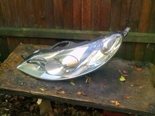 Peugeot 407 SW 2.0 hdi nearside headlight.