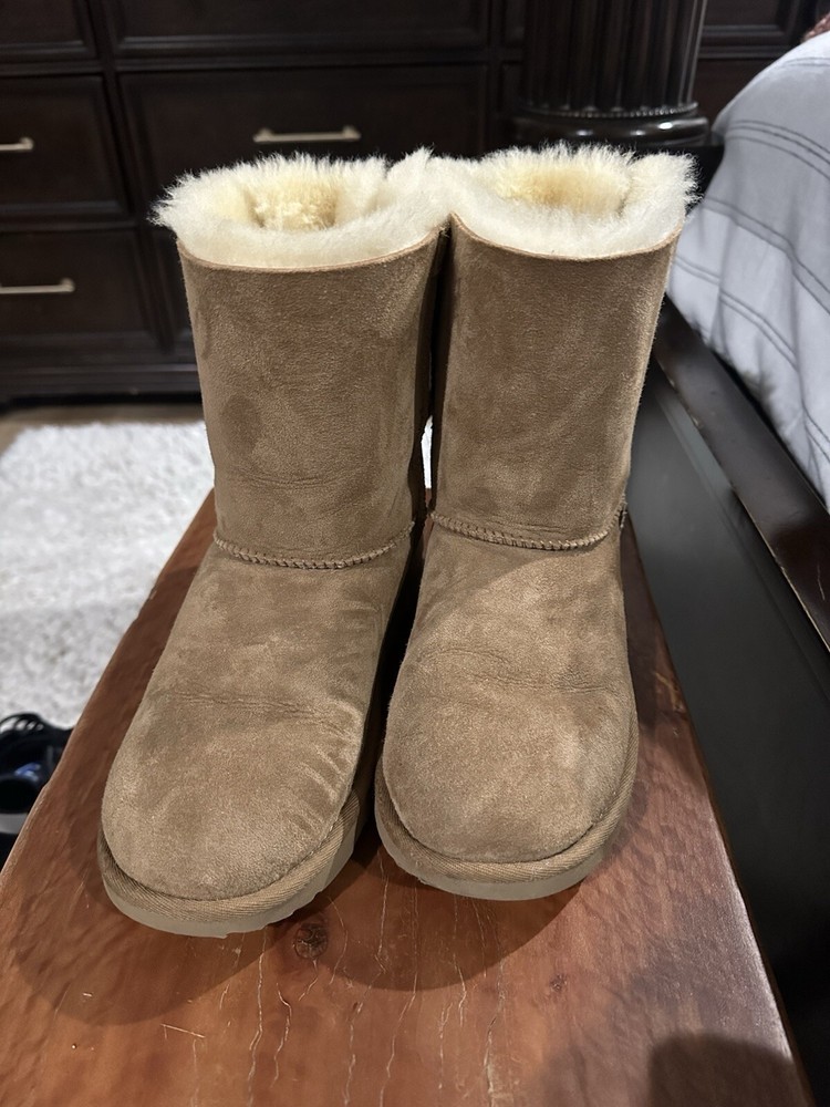 UGG Boots Women Brown Size 6