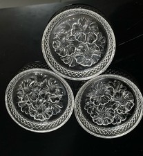 Vintage Glasuntersetzer 3er Set Blumenmuster Pressglas Schmuck Geschirr 9 cm