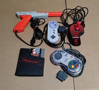 Nintendo Zapper Gun NES-005 Super Mario Bros Duck Hunt Game Controllers Lot
