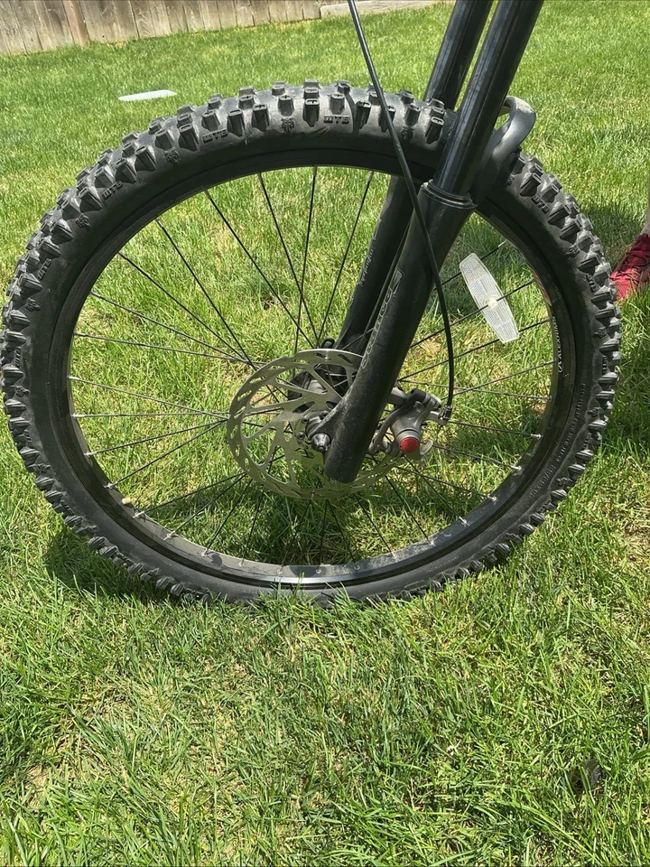 Bicicleta de Montaña MTB 21 Velocidades Bicicleta Freno de Disco Suspensión Asiento Ajustable, 26" Foto 3 de 4