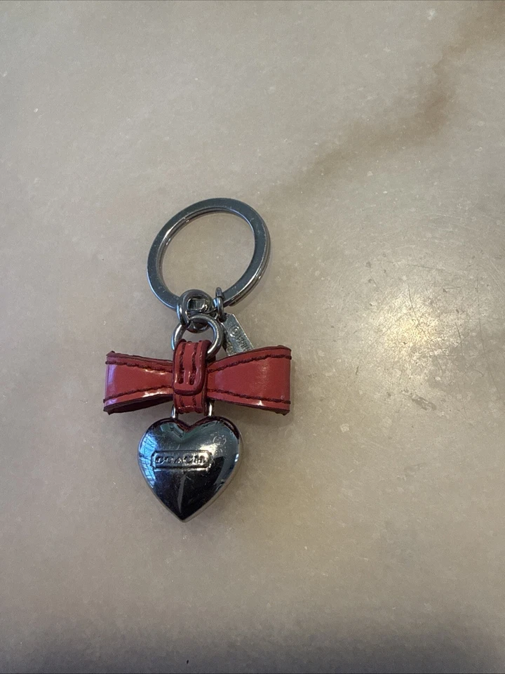Llavero COACH Rosa Cinta Corazón Amor Llavero FOB Foto 3 de 3