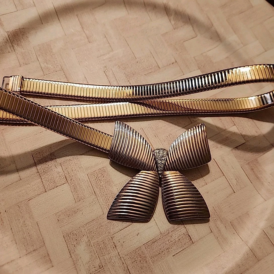 Cinturón de arco con clip frontal flexible Park Lane de colección elástico tono dorado Foto 2 de 4