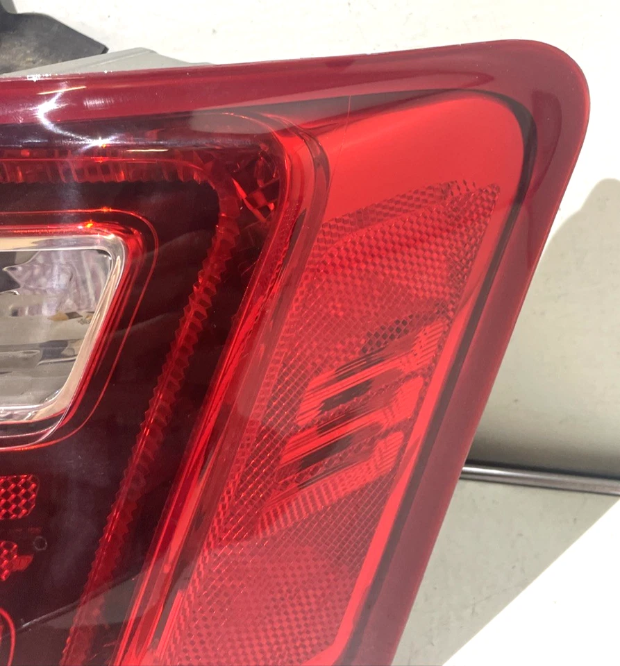 Ford Taurus 2013-2019 luz trasera LED pasajero derecho OEM 2281 Foto 3 de 4