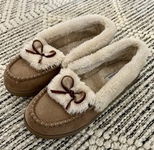 Women s Old Navy Faux Fur Lined Moccasin Slippers Rubber Soles Size 6