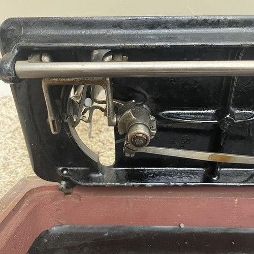 Antique 1908 Singer 28K Hand Crank Sewing Machine Ornate Case & Top Works - Picture 15 of 24