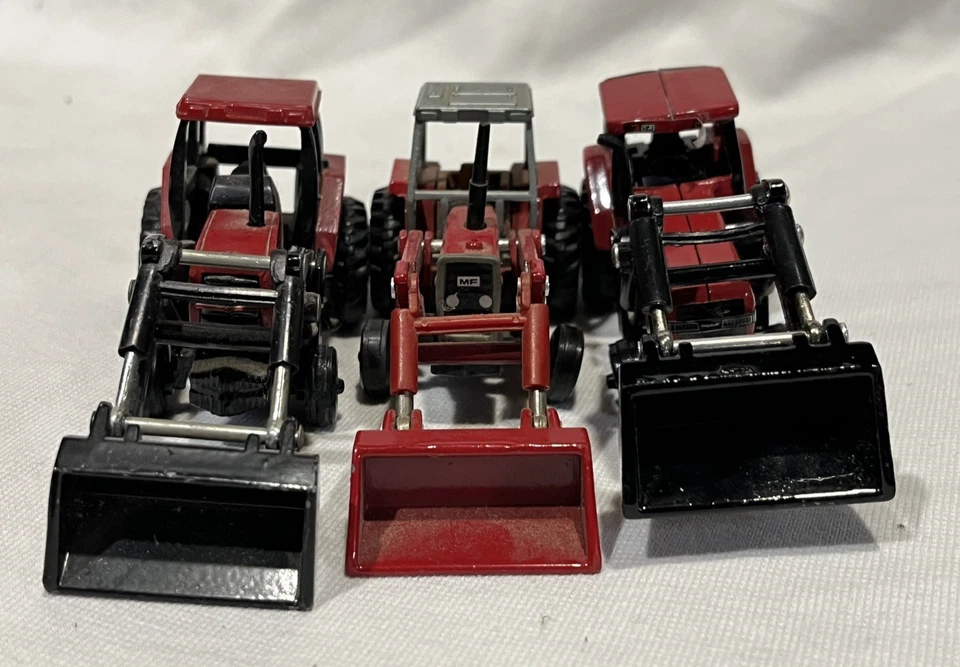 Lot of 3 Ertl Farm Case International Tractors with Loaders 1:64 - Image 3 of 4
