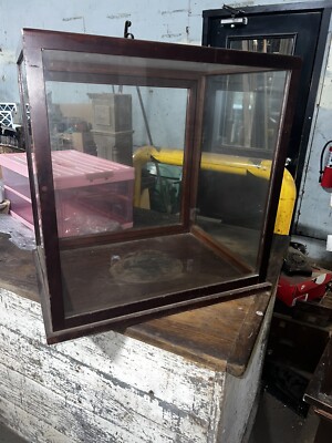 vintage antique counter top glass display case mahogany 19  d x 25  w x 25  h