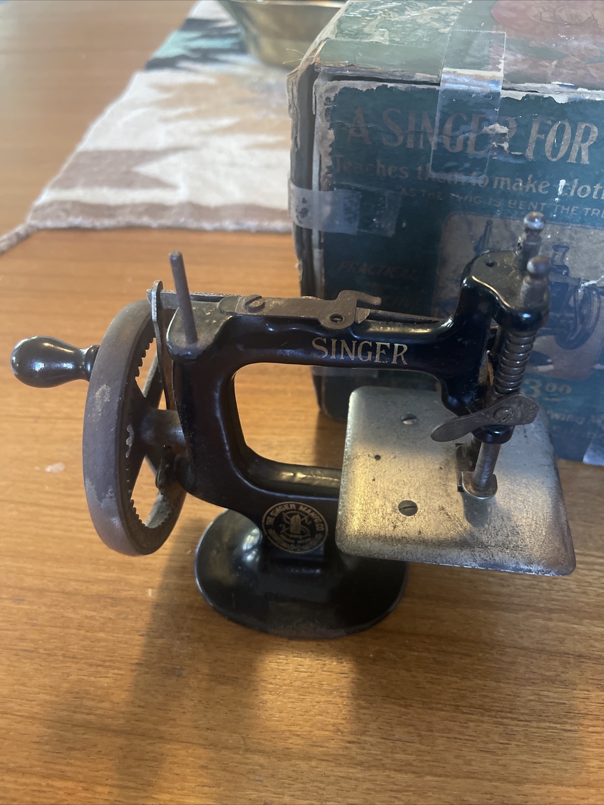 Vintage "A Singer for the Girls" Toy Sewing Machine No 20 Original Box