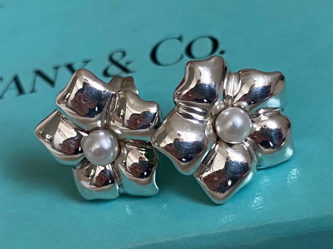 TIFFANY & Co. Pearl Flower Earrings Silver 925 Accessory Jewelry 1.3cm Vintage