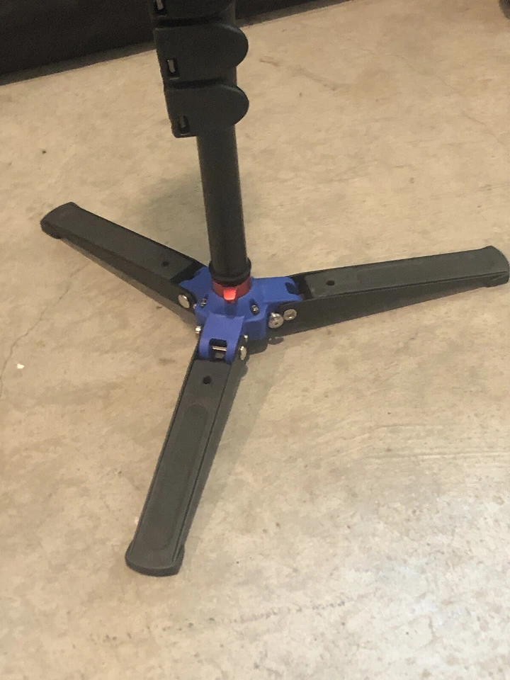 Benro A38FD Series 3 Aluminum Flip Lock Monopod with 3-Leg Locking Base - Image 2 of 3