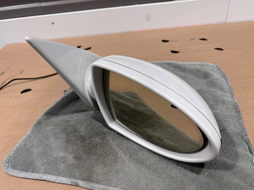 BMW M6 Passenger Mirror Alpine White With Carbon Fiber Great Condition 2006-2010