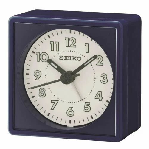 Relojes y radiodespertadores modernos cuadrados