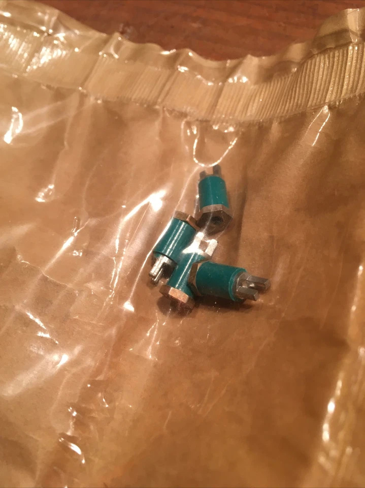 Bifurcated Solder Terminal Useco 756a Bag/25 pcs Point To Point Wiring 6-32 A280 - Image 2 of 2