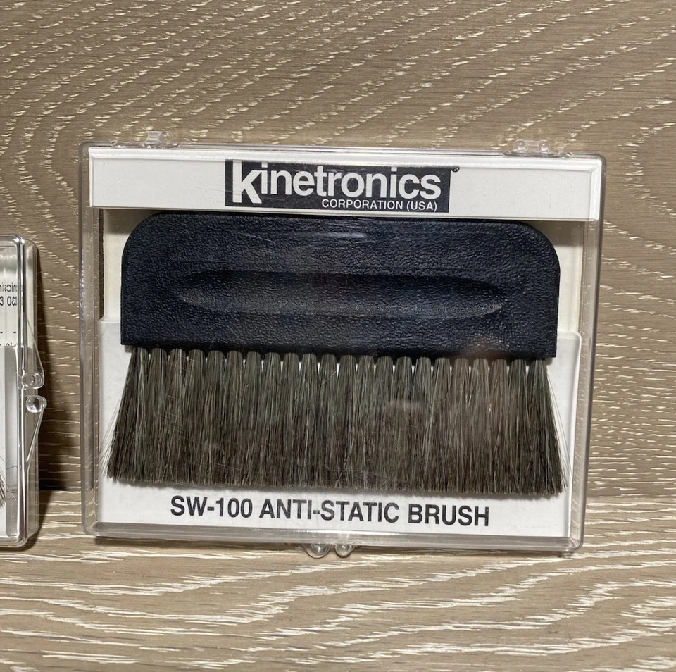 Lote de 2 escovas antiestáticas Kinetronics na caixa SW-100 SW-030 - Imagem 2 de 4